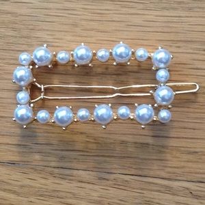 Pearl accented hair clip